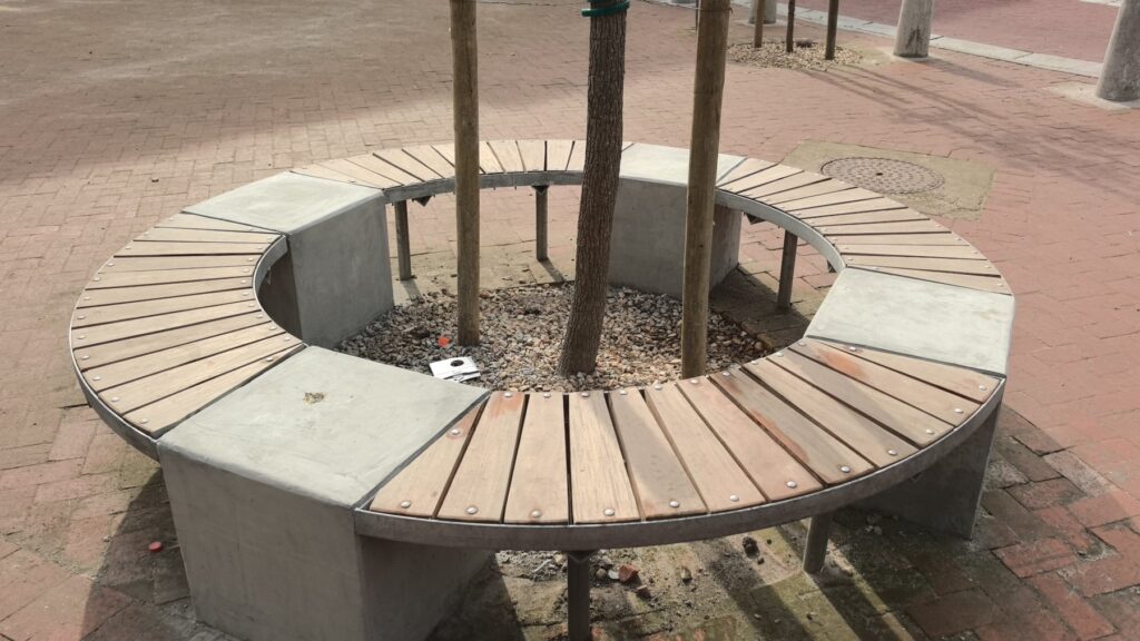 Kruskal Avenue Seating — Bellville CBD, Bellville CBD, Cape Town, Western Cape by Deckspertz — photograph 7
