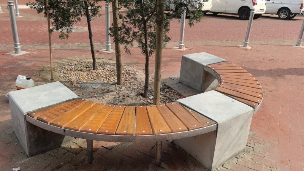 Kruskal Avenue Seating — Bellville CBD, Bellville CBD, Cape Town, Western Cape by Deckspertz — photograph 6