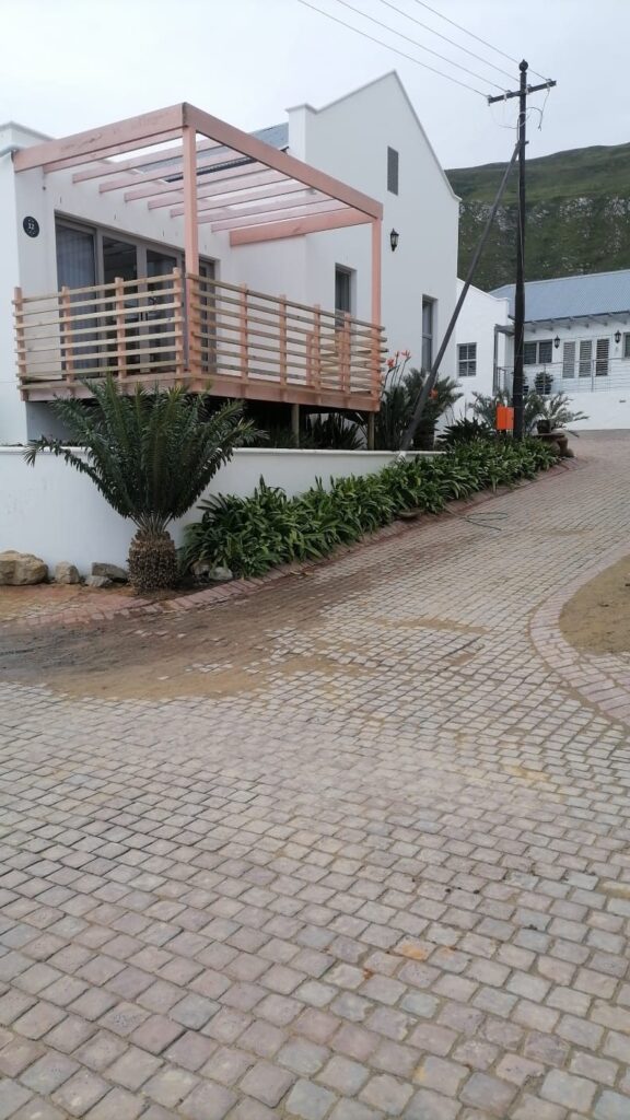 House Naude — Hermanus, Hermanus, Western Cape by Deckspertz — photograph 8